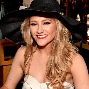 Meet your Posher, Mara